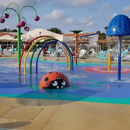 Mobil-homes Les Charmettes 4 Etoiles *