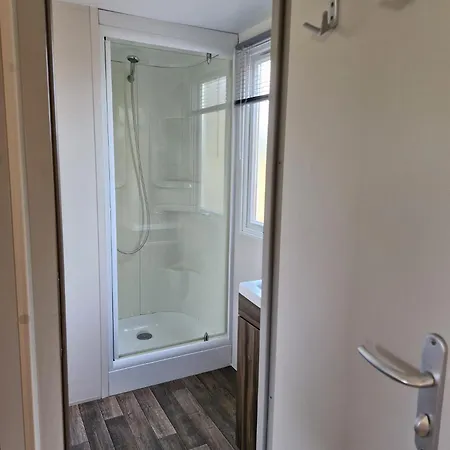 Mobil-homes Les Charmettes 4 Etoiles Kemping *