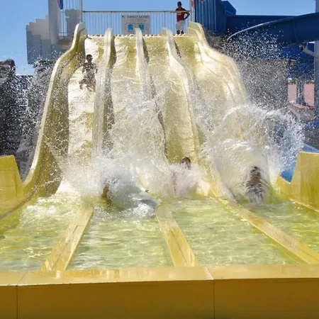 Kemping Mobil-homes Les Charmettes 4 Etoiles *