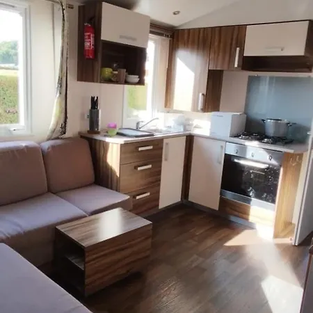 Kemping Mobil-homes Les Charmettes 4 Etoiles *