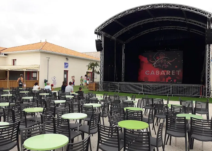 אתר קמפינג Mobil-homes Les Charmettes 4 Etoiles