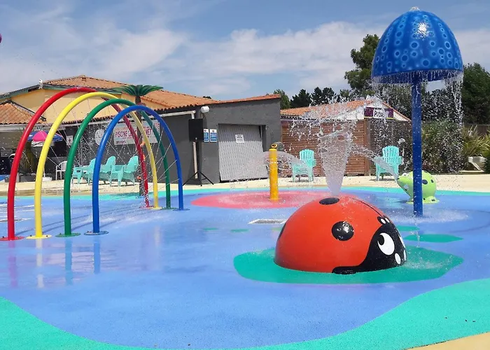 אתר קמפינג Mobil-homes Les Charmettes 4 Etoiles *