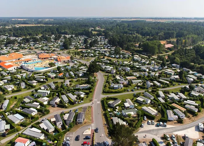 Mobil-homes Les Charmettes 4 Etoiles אתר קמפינג