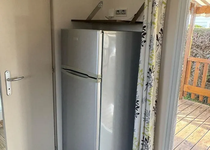 אתר קמפינג Mobil-homes Les Charmettes 4 Etoiles *