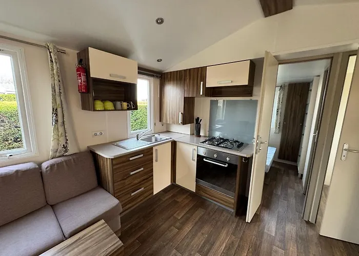 אתר קמפינג Mobil-homes Les Charmettes 4 Etoiles *