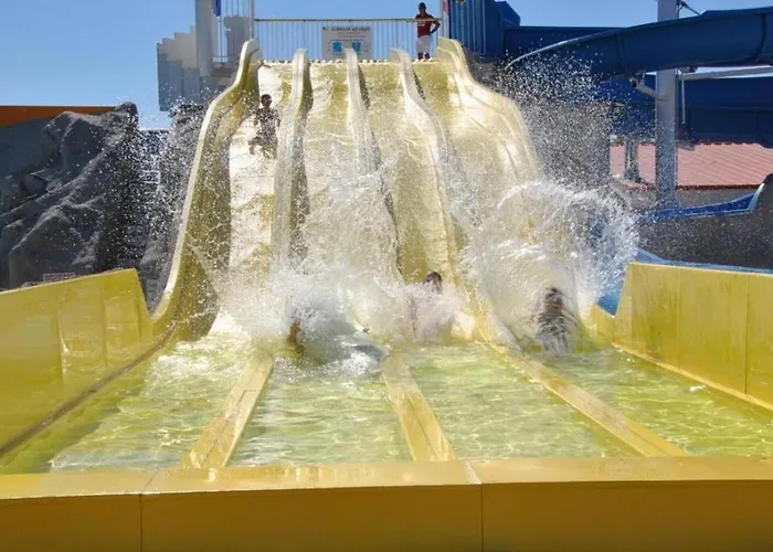 אתר קמפינג Mobil-homes Les Charmettes 4 Etoiles *