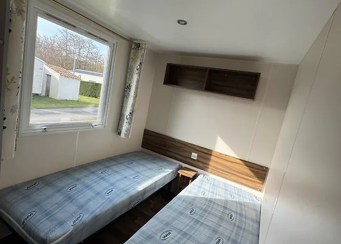 Mobil-homes Les Charmettes 4 Etoiles *