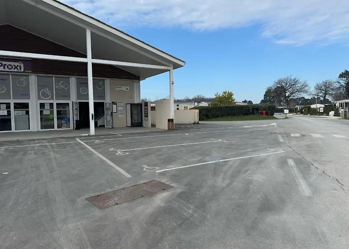 Mobil-homes Les Charmettes 4 Etoiles * לס מתה