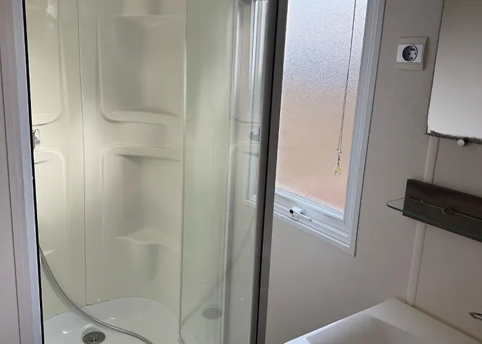 Mobil-homes Les Charmettes 4 Etoiles אתר קמפינג