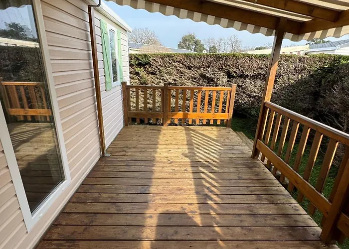 אתר קמפינג Mobil-homes Les Charmettes 4 Etoiles לס מתה